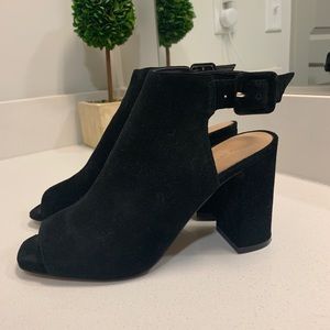 Banana Republic suede peep toe heels